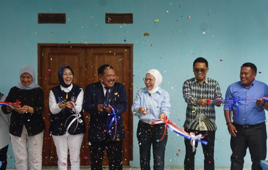 Lola Nelria Buka Turnamen Badminton NasDem Cup Garut